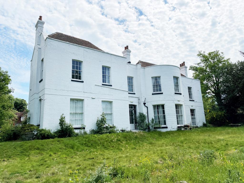 Lot: 151 - SUBSTANTIAL FORMER CARE HOME WITH POTENTIAL - External photo of period building with gardens to front and side